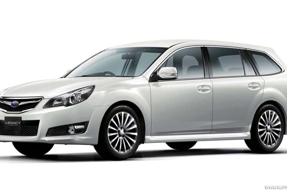 2010-subaru-legacy-touring-car